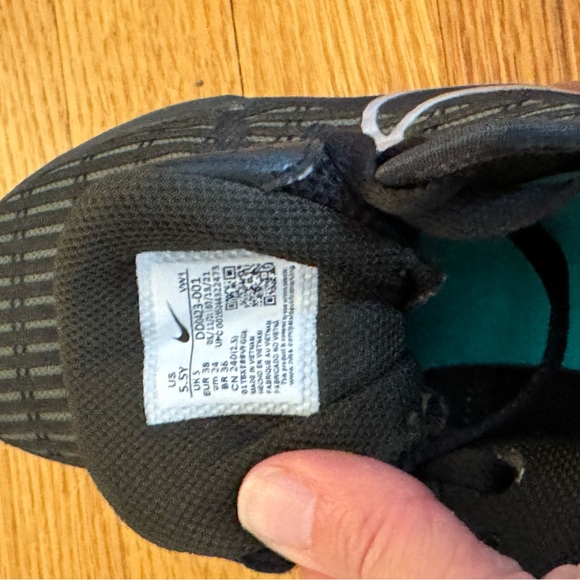 Nike Lebron Witness VI, kids size 5.5. Very good condition. - Picture 9 of 9